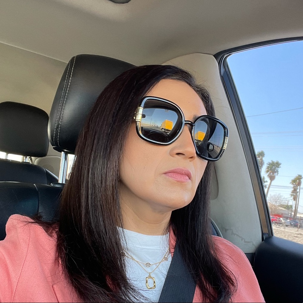 Meet your Posher, Gloria